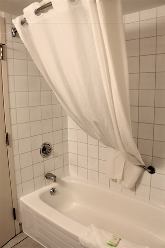 Bathroom 4, Charlottetown Inn & Conference Centre, Queens