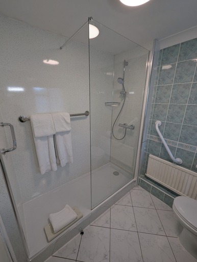 Bathroom 4, The Walnut Tree Hotel, Somerset
