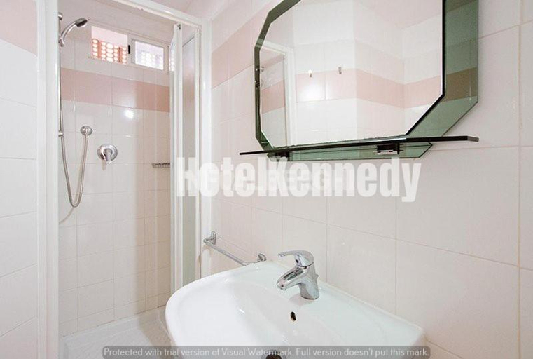 Bathroom, Hotel Kennedy, Ravenna