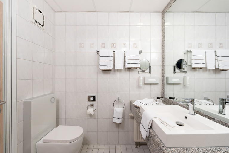 Bathroom 3, NOVINA HOTEL Südwestpark Nürnberg, Nürnberg