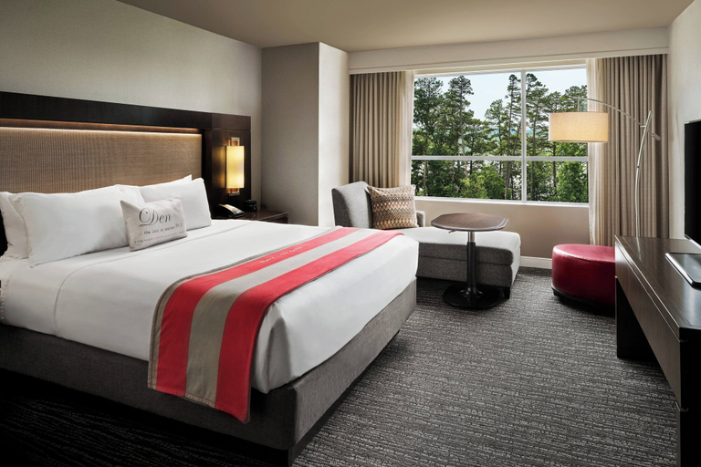 Bedroom 3, The StateView Hotel, Autograph Collection, Wake