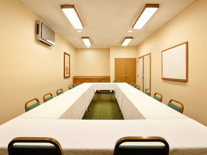 Business Facilities 4, Baymont by Wyndham Merrillville, Lake