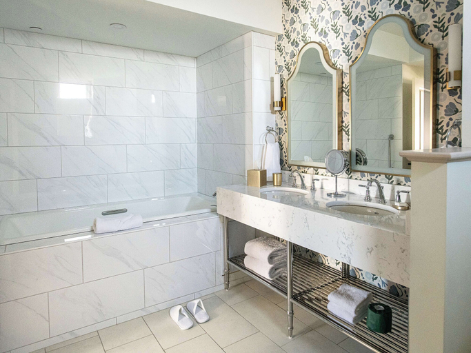 Bathroom 4, Hotel Petersburg, Tapestry Collection By Hilton, Petersburg