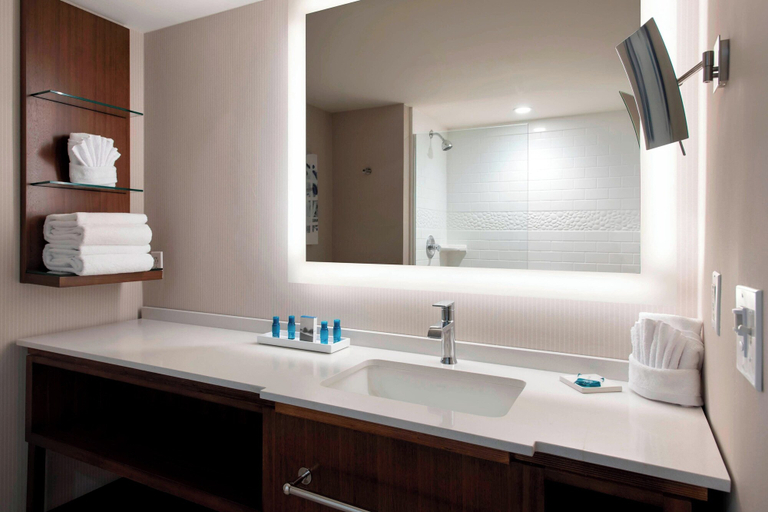 Bathroom 5, Delta Hotels by Marriott Basking Ridge, Somerset