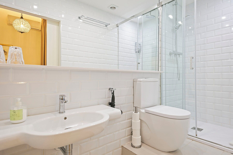 Bathroom 4, Mihlton Barcelona Boutique B&B, Barcelona