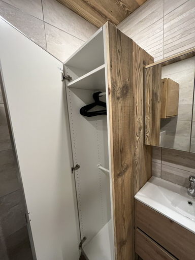 Bathroom 4, Les Clarines, Savoie