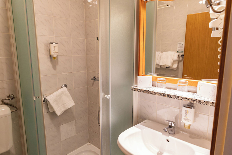 Bathroom 4, Hotel Laguna - Terme Krka, Izola
