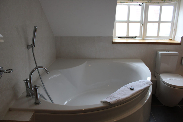 Bathroom 3, The Chequers Inn, Isle of Wight