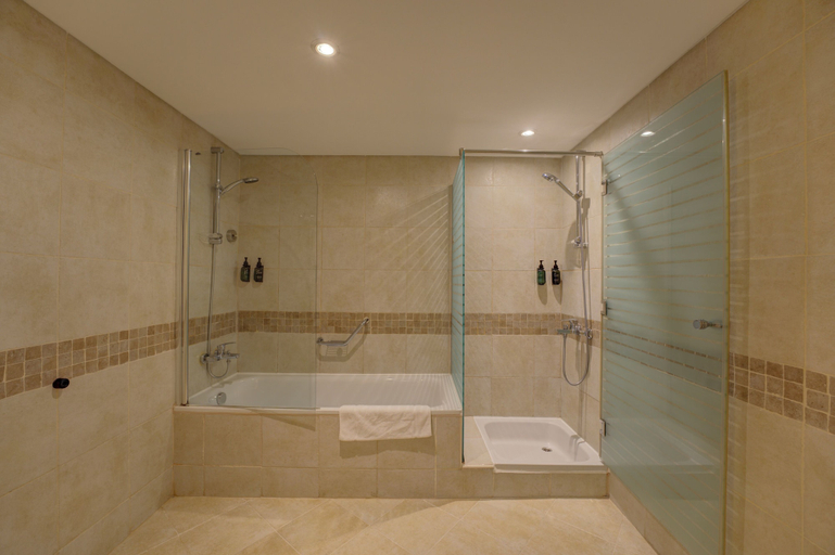 Bathroom 5, Millennium Lakeview Hotel, Dubai