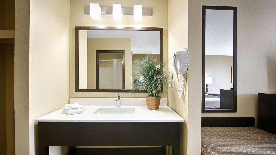 Bathroom 4, Best Western Norwalk, Huron