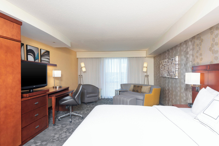 Bedroom 4, Courtyard Milwaukee Airport, Milwaukee