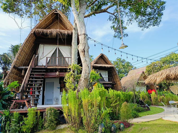 Exterior 3