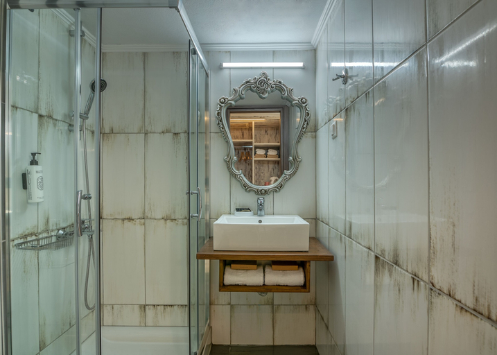 Bathroom 5, Peli Hotel, Crete