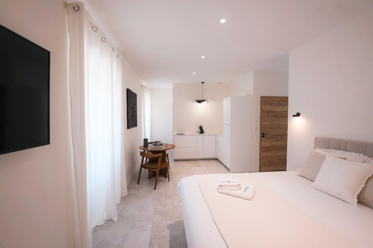 Bedroom 3, Le Chai 9, demeure et gites de charme avec Piscine et espace Spa, Hérault
