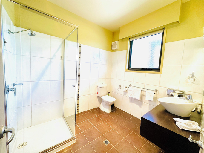 Bathroom 3, City Views Ballarat, Ballarat - Central