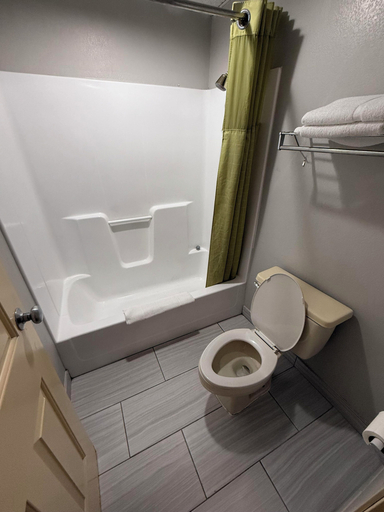Bathroom 4, Victorian Inn Beatrice, Gage