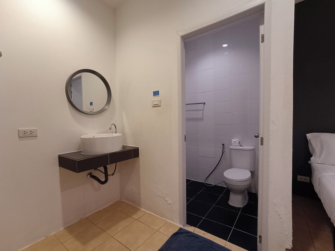 Bathroom 5, Chino Town Gallery Alley, Pulau Phuket