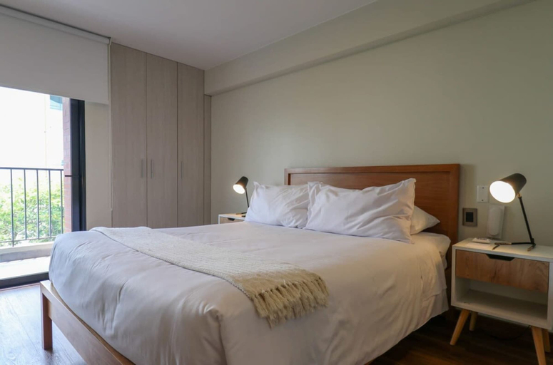 Room 2, w Fascinating 1BR With Balcony in Miraflores, Lima