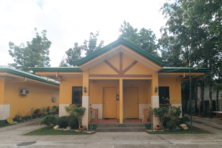Exterior & Views 2, RedDoorz @ Farm Side Hotel Laoag City, San Nicolas