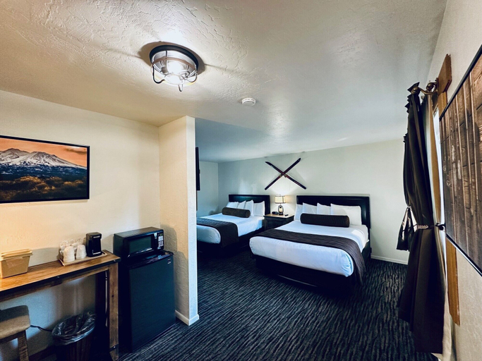 Bedroom 4, Shasta Inn, Siskiyou