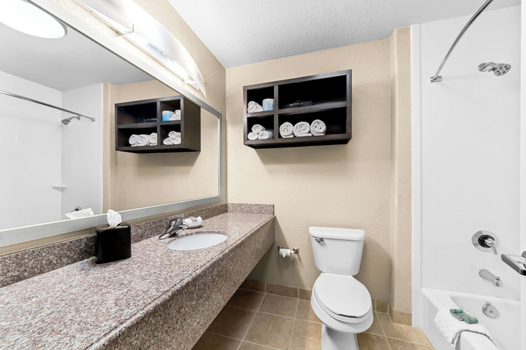 Bathroom 5, Best Western Boerne Inn & Suites, Kendall