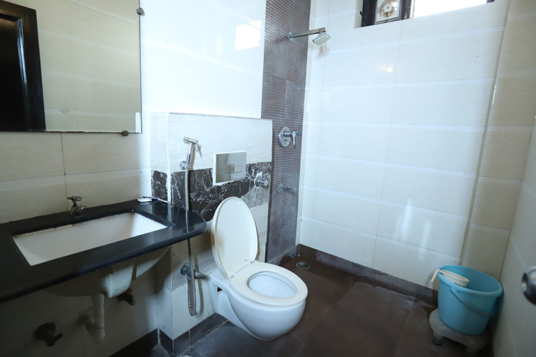 Bathroom 18