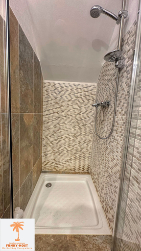 Bathroom, Ti Kaz Funky Host T3 prémium vue mer GD, Sainte-Anne