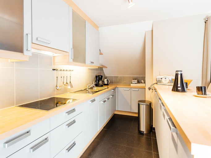 Private kitchen 4, Maeterlinck 201 Sunny Penthouse in Koksijde, West-Vlaanderen
