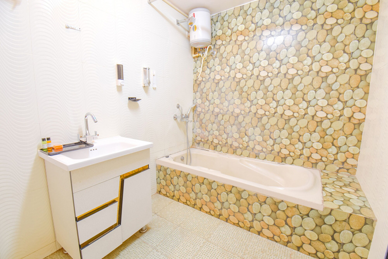 Bathroom 4, Fabhotel Close2C Holiday Home, North Goa