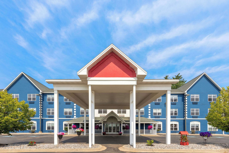 Exterior & Views 2, AmericInn by Wyndham Iron Mountain, Dickinson