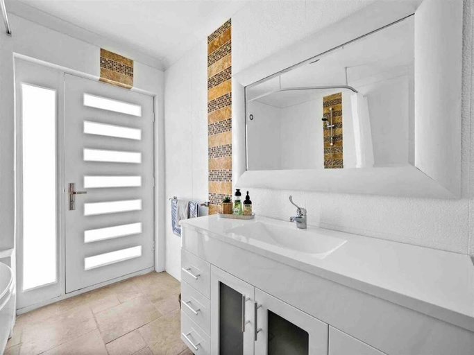 Bedroom 3, Relaxing Getaway Beachfront Access Multi Family Pets Mandurah, Mandurah