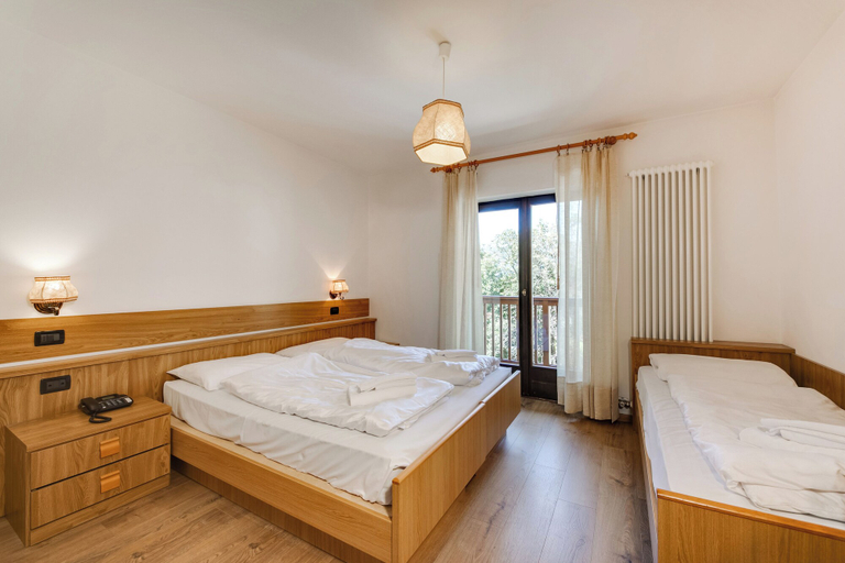 Bedroom 3, Phi Hotel Bellamonte, Trento