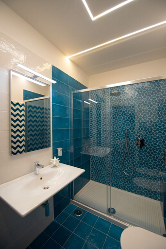Bathroom 5, Gemmis in Pompeii, Napoli