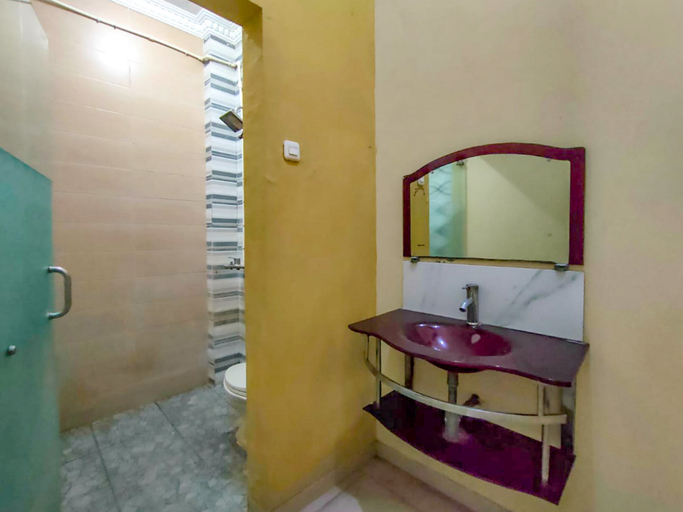 Bathroom 3, RedDoorz @ Kutisari 2 Surabaya, Surabaya