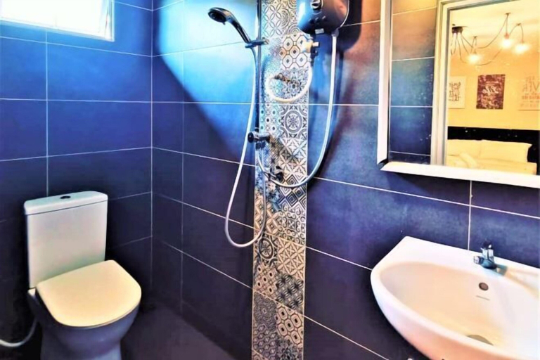 Bathroom 10