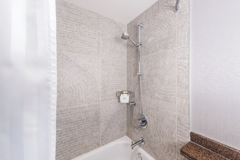 Bathroom 4, Carmana Hotel & Suites, Greater Vancouver