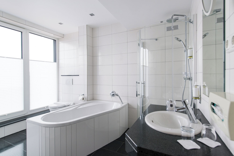 Bathroom 5, Design-Konferenzhotel Steinernes Schweinchen, Kassel