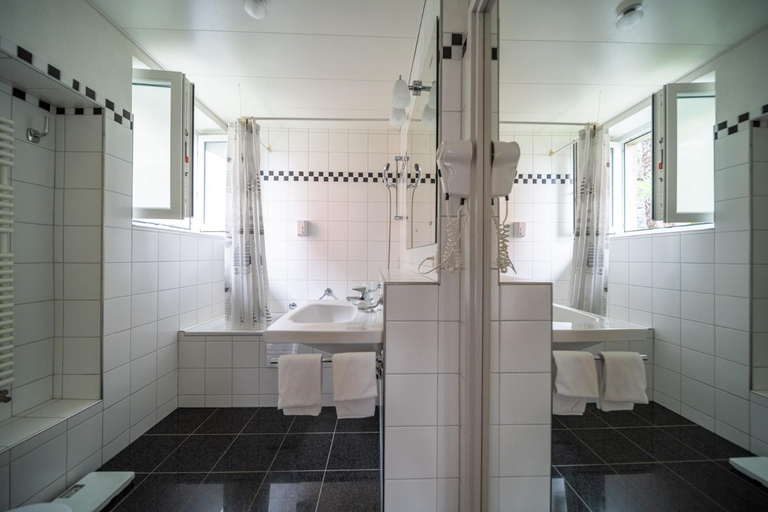 Bathroom 3, Suite Stays by Hotel La Perla, Locarno