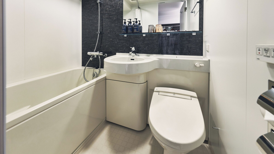 Bathroom 4, Garner Hotel OSAKA HONMACHI MIDOSUJI by IHG, Osaka