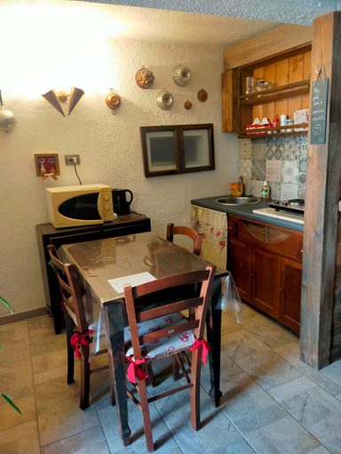 Others 4, Rosa Bianca, Aosta