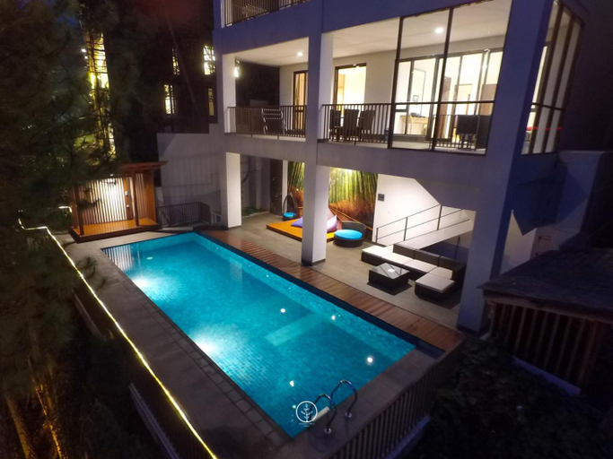 Swimming Pool 16