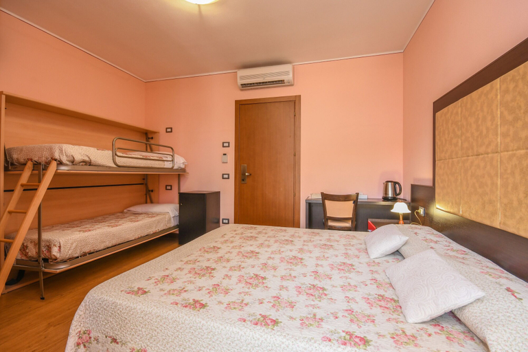 Bedroom 3, Camere America B&B, Brescia