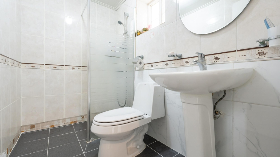 Bathroom 3, Taean Tteulapbada Pension, Taean