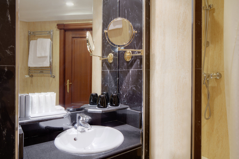 Bathroom, Melia White House Apartments, London