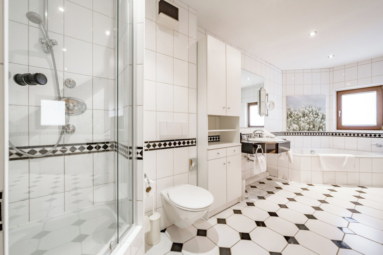 Bathroom 5, Hotel Inntaler Hof, Innsbruck Land