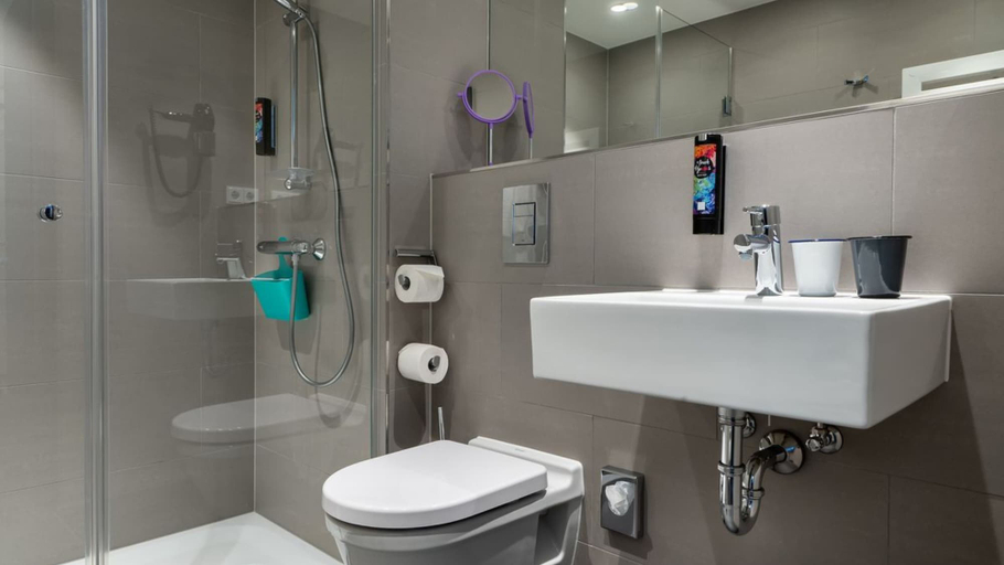 Bathroom 5, Holiday Inn - the niu, Keg Hamburg Ost, Hamburg