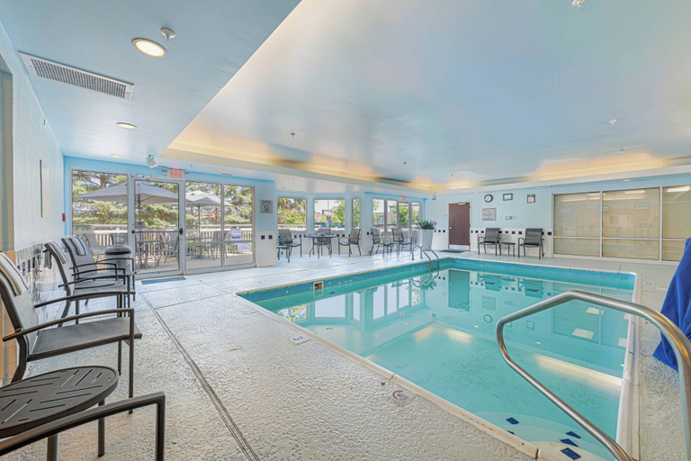 Sport & Beauty 5, Fairfield Inn & Suites by Marriott Chicago Naperville, Dupage