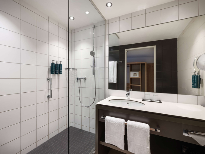 Bathroom 4, Hilton Garden Inn Innsbruck Tivoli, Innsbruck