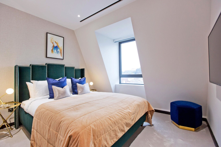 Bedroom 2, 2-bed Deluxe Apt 621, London