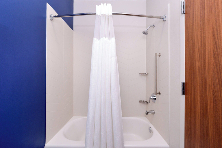 Bathroom 4, Fairfield Inn & Suites by Marriott Arlington Six Flags, Arlington